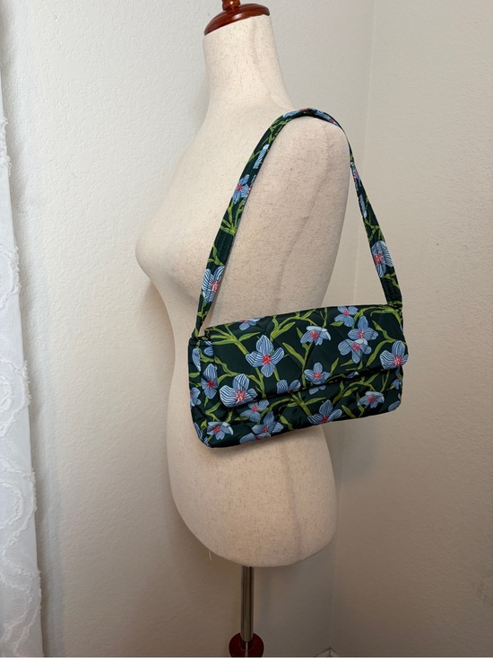 Vera Bradley Handbags - Vera Bradley Green Floral Quilted Shoulder Bag Purse Lightweight Cotton Handbag